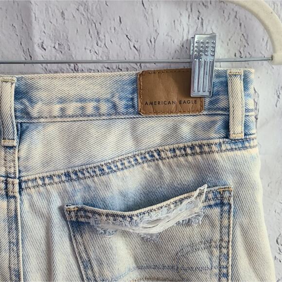 American Eagle Light Wash Distressed Denim Mom Shorts NWT SZ 0 - Picture 3 of 16